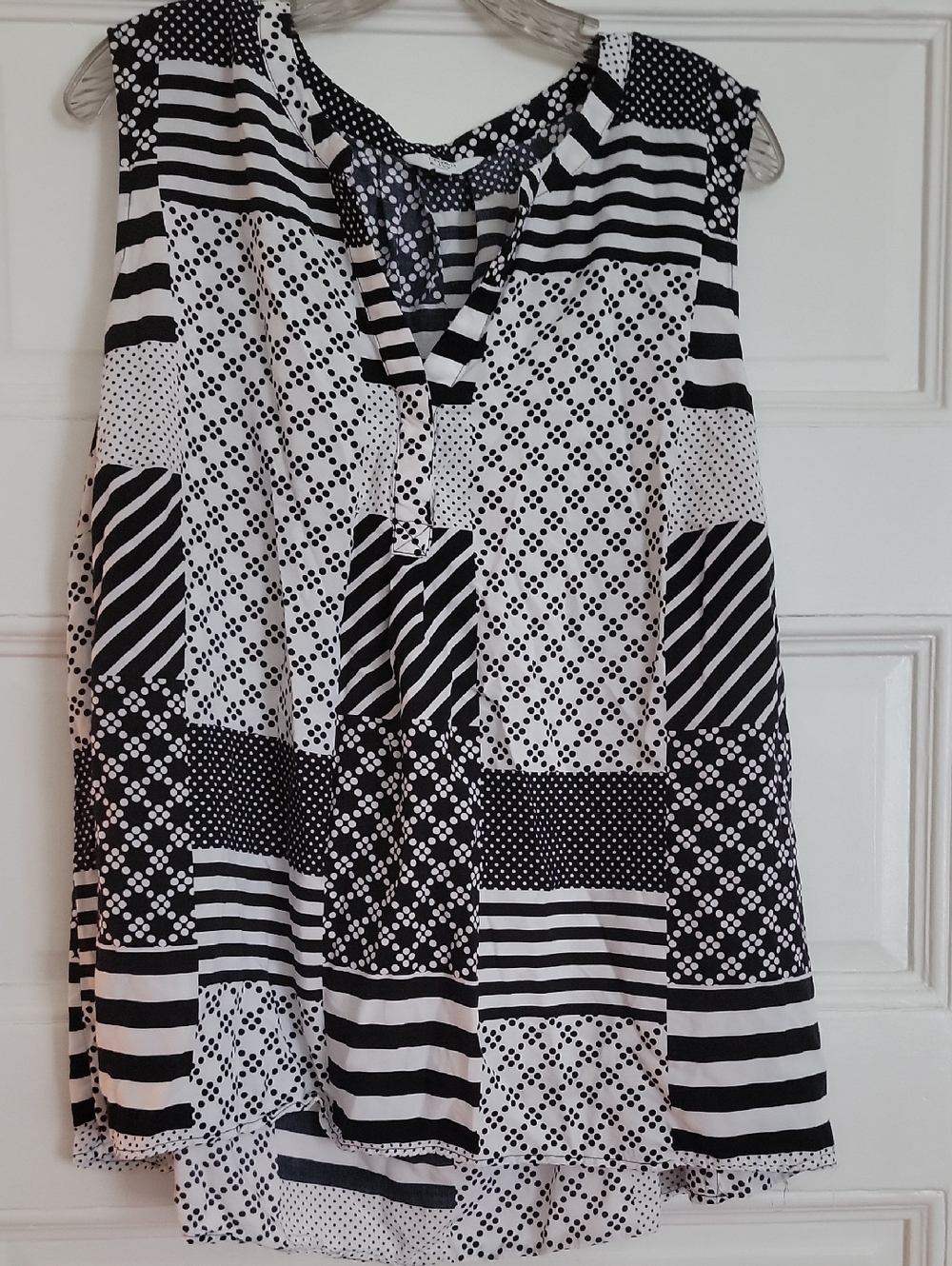 Sleeveless Black and White Patchwork Blouse 3X